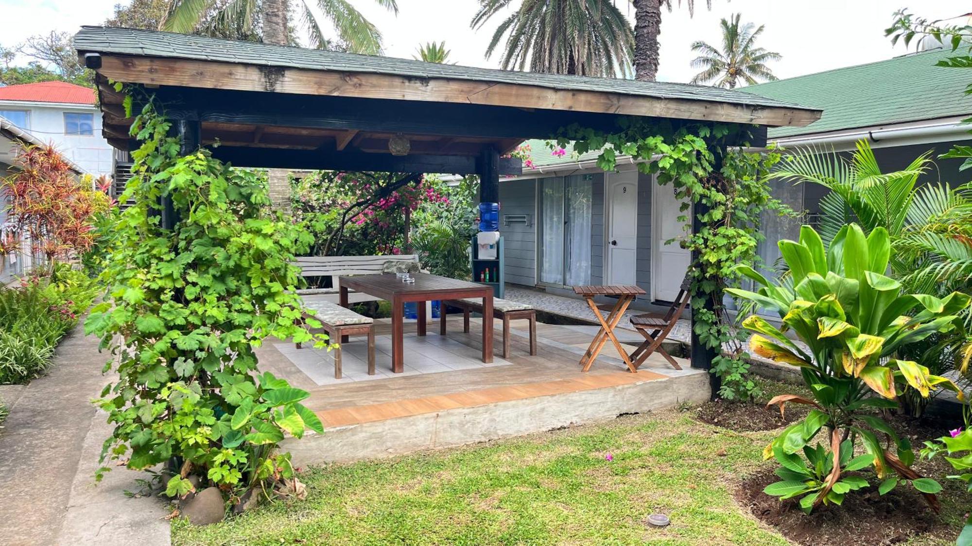 Inaki Uhi Hotel Hanga Roa Exterior foto